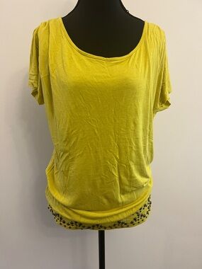 Cache Yellow Short Sleeve Scoop Neck Top with Studded Hem